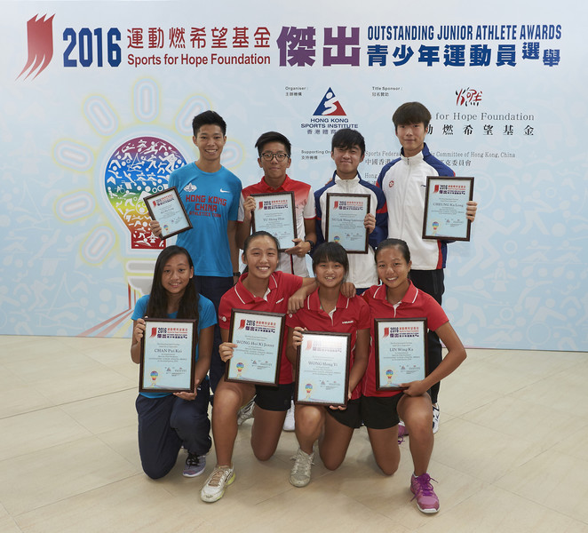 <p>The winners of the Sports for Hope Foundation Outstanding Junior Athlete Awards for 2<sup>nd</sup> quarter 2016&nbsp;include: (from right, back row) Cheung Ka-long and Ng Lok-wang (fencing), Yu Shing-him (triathlon), (from right, front row) Lin Wing-ka, Wong Hong-yi and Wong Hoi-ki (tennis), Chan Pui-kei (athletics). The recipient of the Certificate of Merit is Ko Ho-long (athletics).</p>
