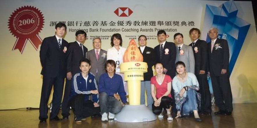 <p>Officiating guests, coaches and athletes join hands to compose the giant torch, indicating the importance of close collaboration and commitment of different parties in nurturing elite athletes in Hong Kong for better results in the international sporting arena.</p>
