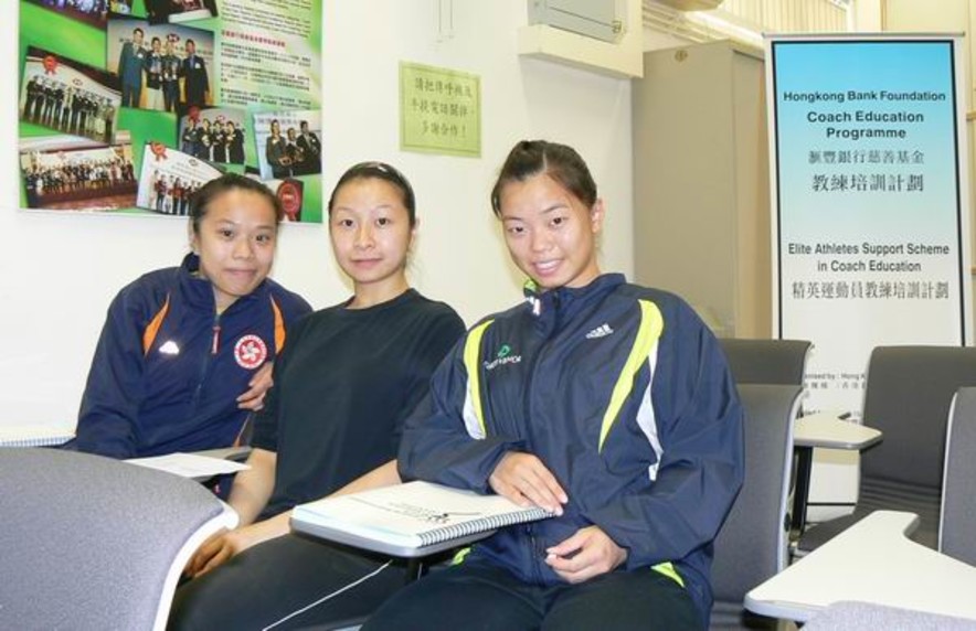 <p>Wushu athlete Yuen Ka-ying (1<sup>st</sup> from left) wishes to be a wushu coach in the future. Beside her is Ho Pak-kei (middle) and Law Sum-yin (1<sup>st</sup> from right) who are also from wushu.</p>
