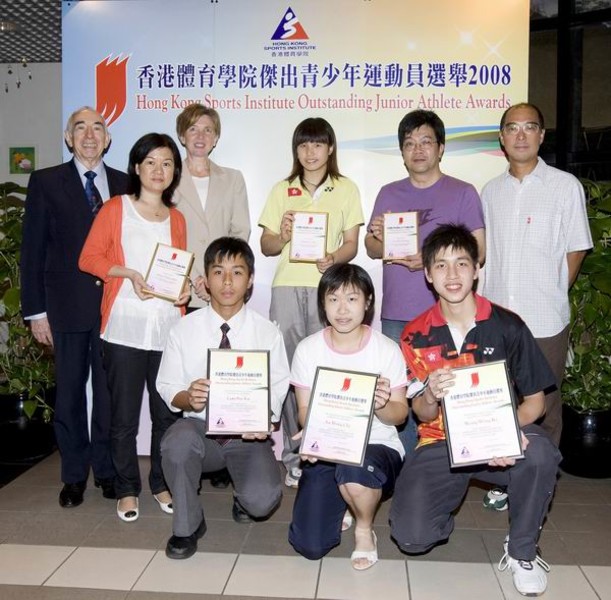 <p>(Back row) Presenters include Chu Hoi-kun (1<sup>st</sup> from right), Executive Committee Chairman of the Hong Kong Sports Press Association, A F M Conway (1<sup>st</sup> from left), Vice President of the Sports Federation &amp; Olympic Committee of Hong Kong, China, and Dr Trisha Leahy (2<sup>nd</sup> from left), Chief Executive of the Hong Kong Sports Institute.&nbsp;Badminton players Chan Tsz-ka (middle of back row, awarded certificate of merit) and Wong Wing-ki (left of front row, Awards&#39; recipient), squash player Au Wing-chi (middle of front row, Awards&#39; recipient) as well as tennis player Lam Siu-fai (left of front row, Awards&#39; recipient).</p>
