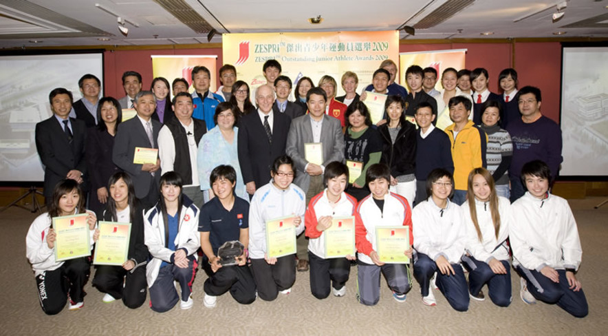<p>Outstanding junior athletes of 2009 attended the annual celebration and offered their blessing to the Awardees of the 4<sup>th</sup> quarter of 2009.</p>

