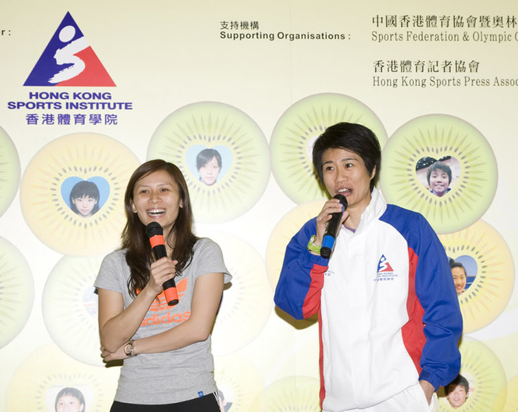 <p>（左起）壁球運動員趙詠賢和空手道運動員陳枷彣分享備戰亞運的心得。</p>
