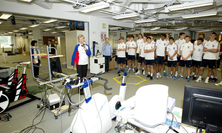<p>The Russian National Youth Football Team visits the Sports Science Centre at the Hong Kong Sports Institute (HKSI) where the team members are impressed by HKSI&#39;s application of high performance technology and equipments.</p>
