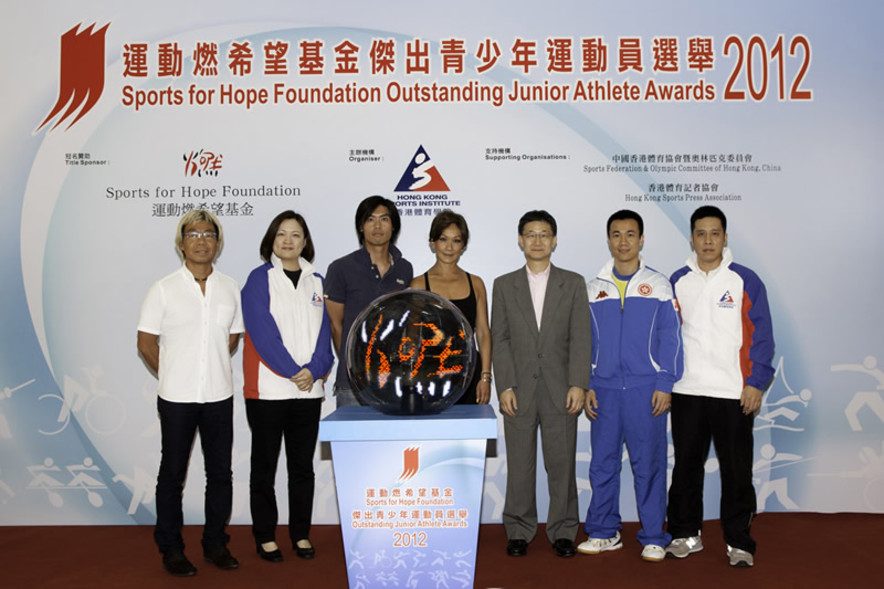 <p>Officiating guests of the Sports for Hope Foundation Outstanding Junior Athlete Awards 1<sup>st</sup> quarter of 2012 presentation, which include Margaret Siu (2<sup>nd</sup> from left), Head of Coaching Support Services of the Hong Kong Sports Institute; Marie-Christine Lee (centre), Founder of the Sports for Hope Foundation; Tony Yue (3<sup>rd</sup> from right), Vice-President of the Sports Federation &amp; Olympic Committee of Hong Kong, China; and Raymond Chiu (1<sup>st</sup> from left), Vice-Chairman of the Hong Kong Sports Press Association, kicked off the sponsorship together by touching on the LED miraball, signifying that the new collaboration is turning the Awards Scheme into a new phase. (From right) Newly turned table tennis coach Ko Lai-chak, table tennis player Li Ching, and retired windsurfer Chan King-yin (3<sup>rd</sup> from left) also attended the ceremony to encourage the junior athletes.</p>
