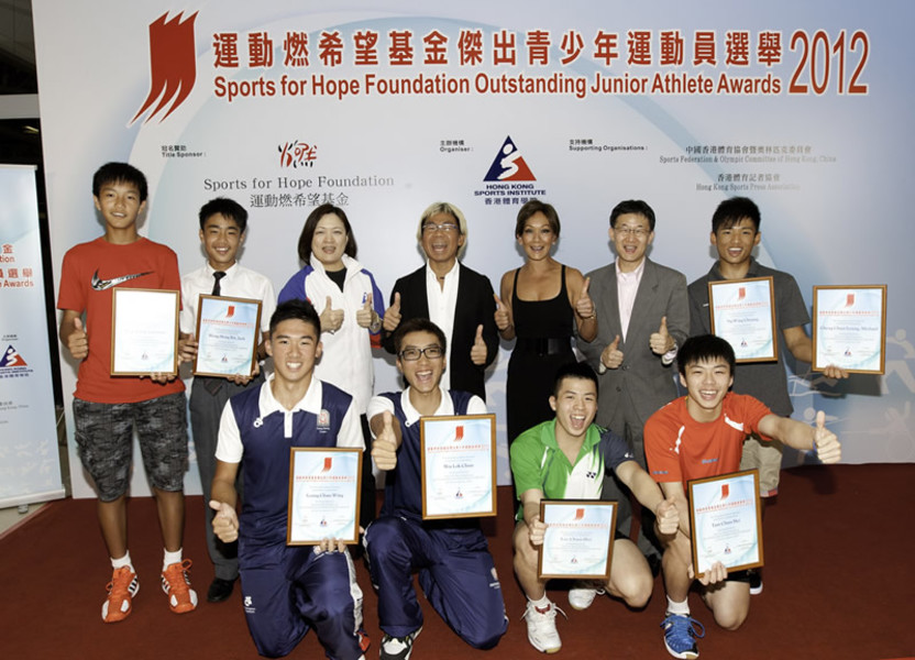 <p>A group photo of Margaret Siu (3<sup>rd</sup> from left), Head of Coaching Support Services of the Hong Kong Sports Institute; Marie-Christine Lee (3<sup>rd</sup> from right), Founder of the Sports for Hope Foundation; Tony Yue (2<sup>nd</sup> from right), Vice-President of the Sports Federation &amp; Olympic Committee of Hong Kong, China; and Raymond Chiu (centre), Vice-Chairman of the Hong Kong Sports Press Association; together with recipients of the Sports for Hope Foundation Outstanding Junior Athlete Awards 1<sup>st</sup> quarter of 2012.</p>
