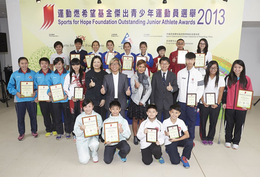 <p>Officiating guests of the Sports for Hope Foundation Outstanding Junior Athlete Awards Presentation Ceremony for the 3<sup>rd</sup> Quarter of 2013, including (starting from 4<sup>th</sup> from right) Mr Tony Yue MH JP, Vice-President of the Sports Federation &amp; Olympic Committee of Hong Kong, China; Miss Marie-Christine Lee, founder of the Sports for Hope Foundation; Mr Raymond Chiu, Vice-Chairman of the Hong Kong Sports Press Association; and Ms Margaret Siu, Director of High Performance Management of the Hong Kong Sports Institute, congratulate the Award and Certificate of Merit recipients on their remarkable achievements this quarter.</p>
