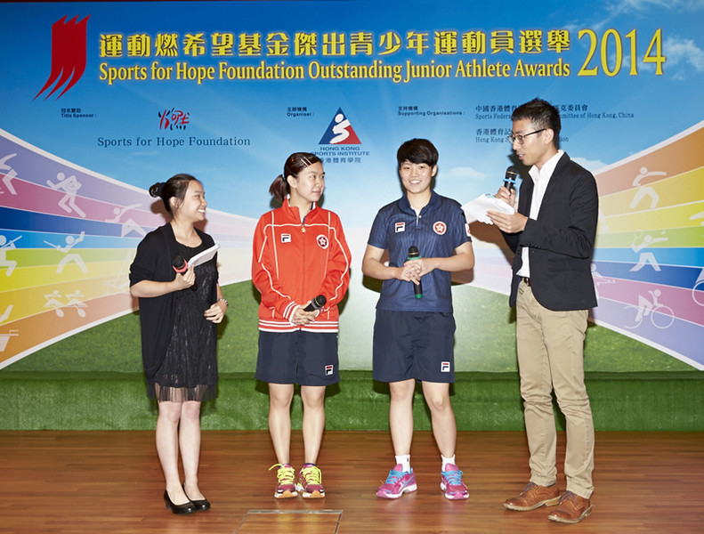 <p>Table tennis player Lee Ho-ching (2<sup>nd</sup> from left) shared her experience with Doo Hoi-kem, who will compete in Youth Olympic Games 2014, and encouraged all junior athletes to strive for their best.</p>
