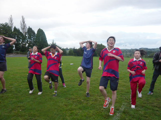 Four recipients of the 2010 ZESPRI<sup>®</sup> Outstanding Junior Athlete Awards, including (in red jersey, from left) Man Ka-kei (windsurfing), Wong Chun-wai (wushu), Chiu Chung-hei (table tennis) and Mok Uen-ying (wushu), join the Bethlehem College’s rugby players for an aerobic fitness training session during the tour.