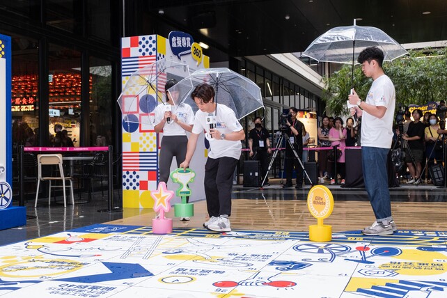 (From left) Squash player Ho Tze-lok, gymnast Shek Wai-hung and fencer Ng Lok-wang participated in the giant board game at the interactive exhibition of the Jockey Club Sports PLUS Elite Athletes Community Programme and shared their inspirational stories of being elite athletes with the public.