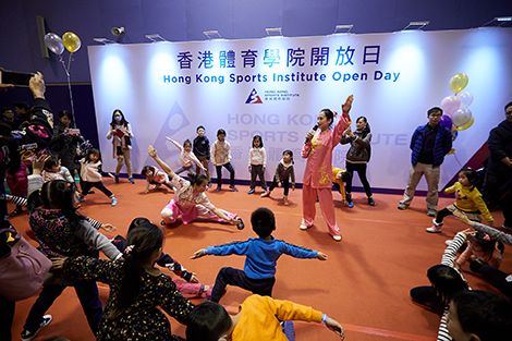 During the HKSI Open Day, members of the public had fun and learned more about Hong Kong elite sports development.