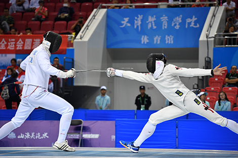 Fong Hoi-sun (right, fencing)
