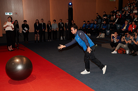 Coaches received awards recognising their contributions to Hong Kong sports development.