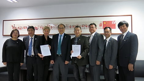 The HKSI signed an MOU with the Preparation Office 