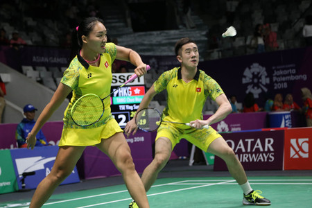 Tse Ying-suet (left) and Tang Chun-man (badminton)