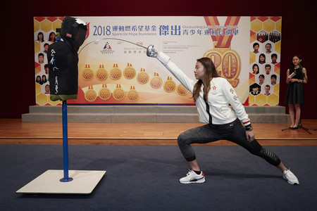 Hsieh Sin-yan, double winner of the annual awards, demonstrates her fencing skill. 