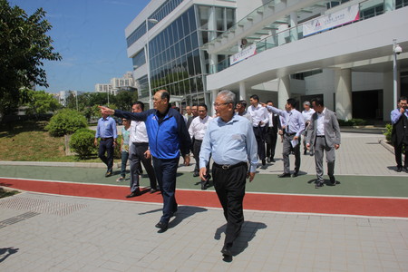 Notable guests visit the HKSI to exchange views and ideas on local sports development.