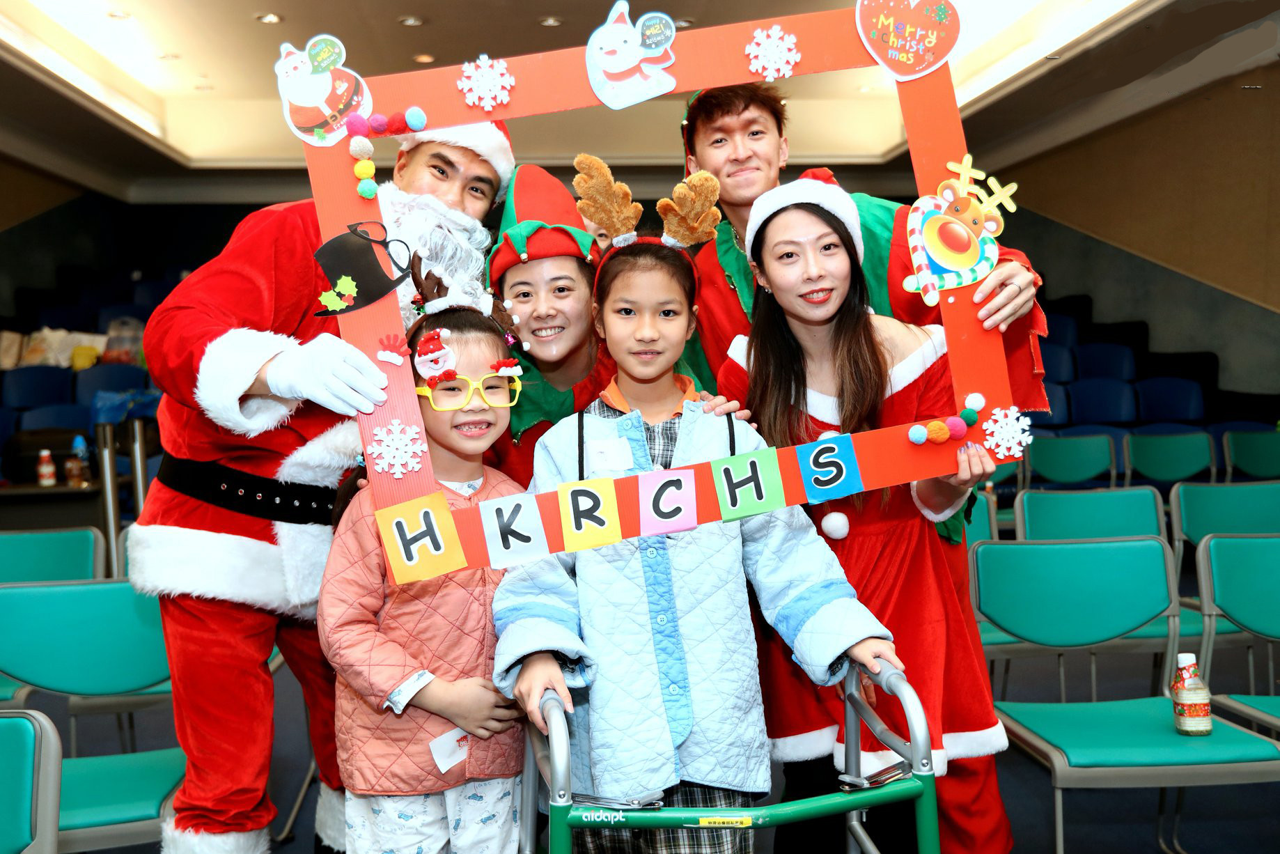 An athlete music band visited a hospital to celebrate Christmas with children. 