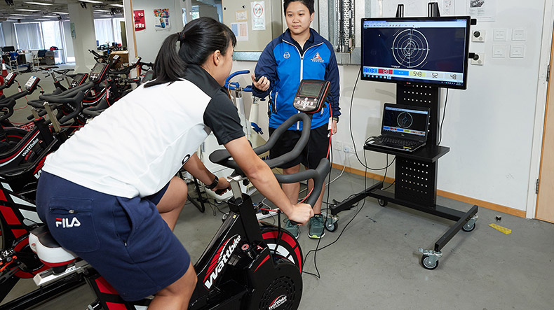 體能科學訓練中心為運動員進行評估，協助他們提升運動表現