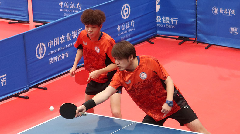 唐志銘（左）和李銘業（殘疾人乒乓球)