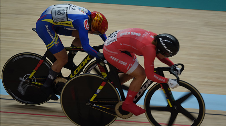 Lee Wai-sze (front, cycling)