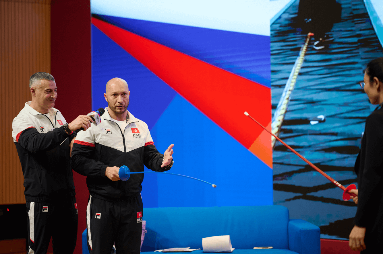 Participants tasted experienced contemporary drills while interacting with the fencing coaches Maurizio Zomparelli and Giacomo Fanizza during the demonstration session.