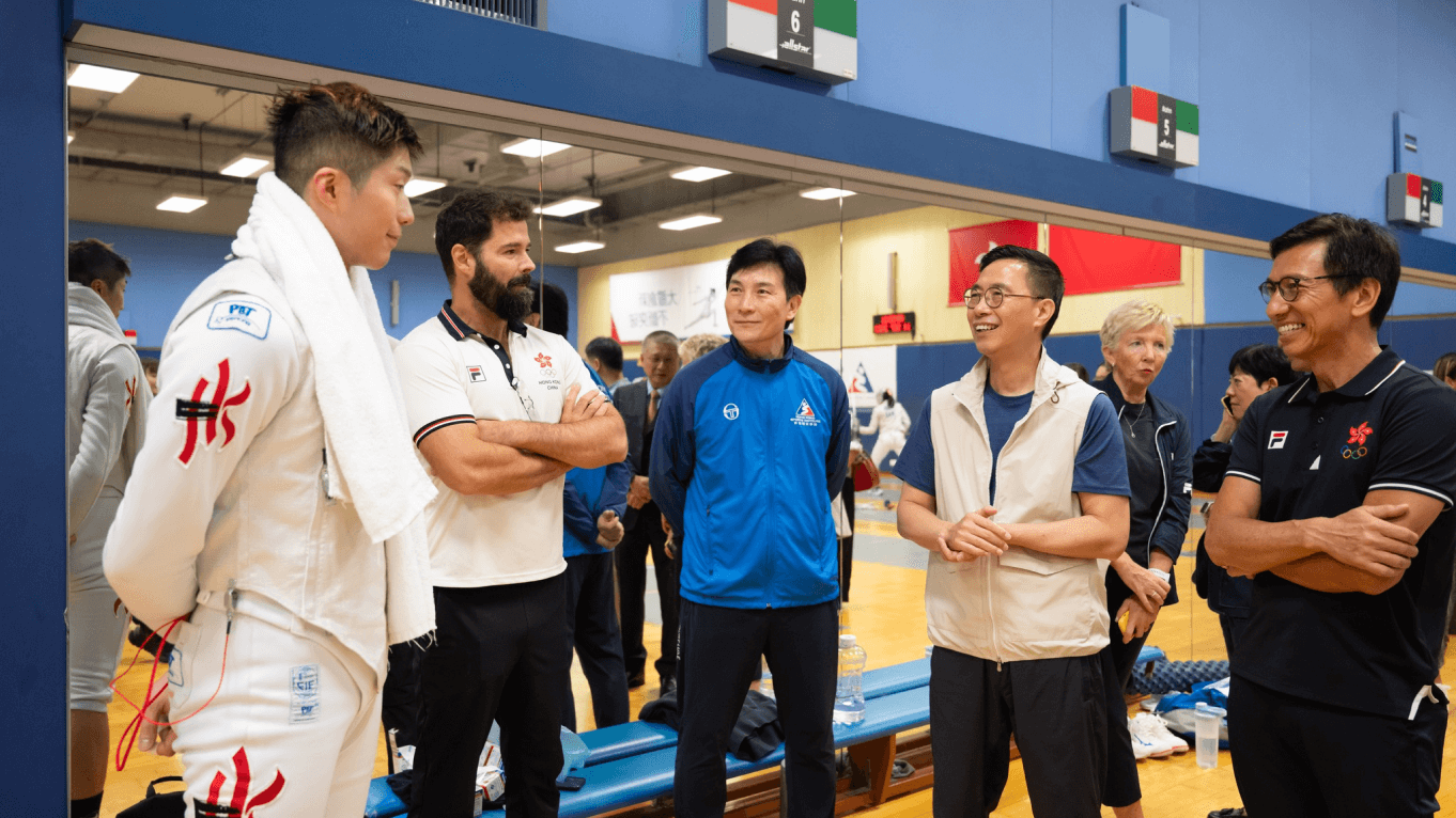 Government officials, Mainland and overseas visitors tour the HKSI.