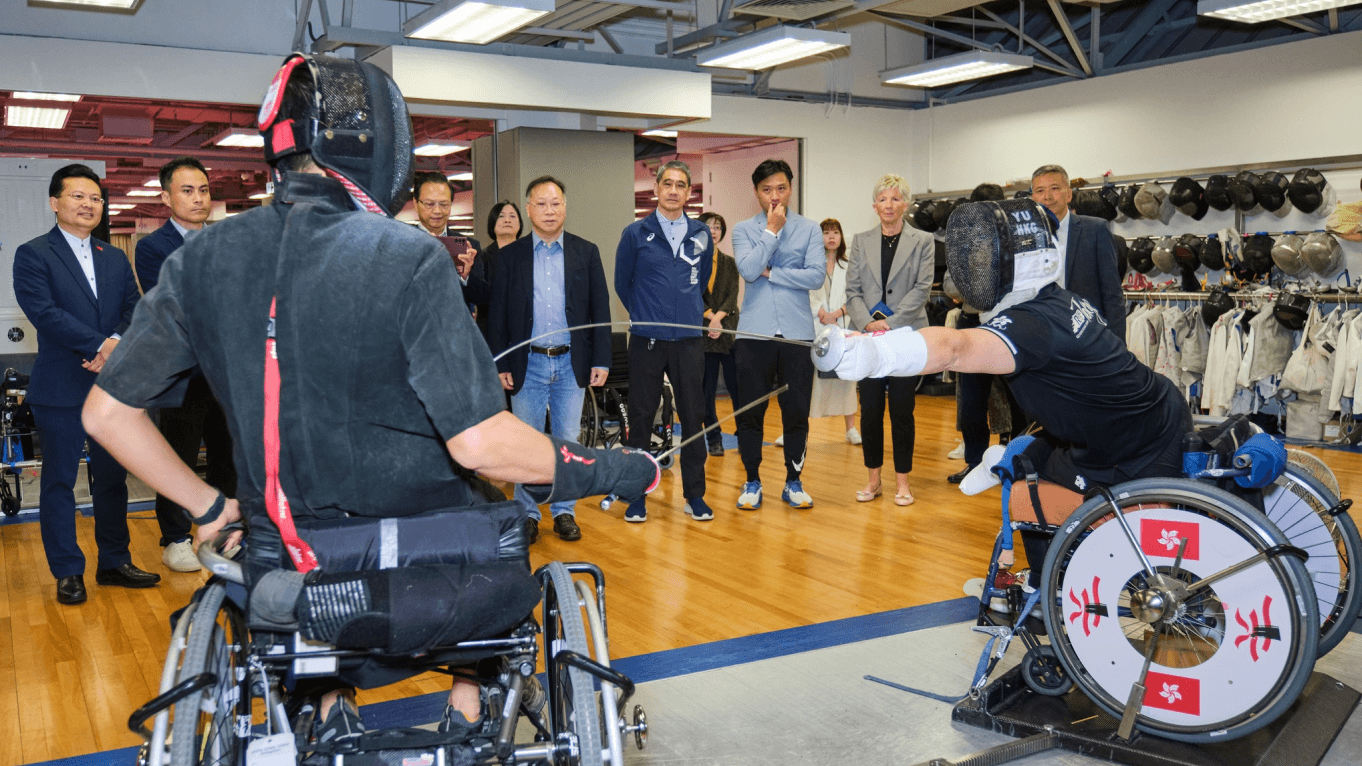 Government officials, Mainland and overseas visitors tour the HKSI.