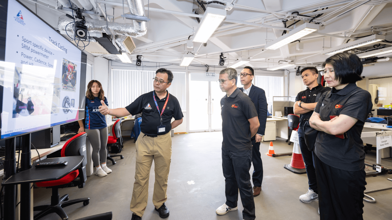 Government officials, Mainland and overseas visitors tour the HKSI.