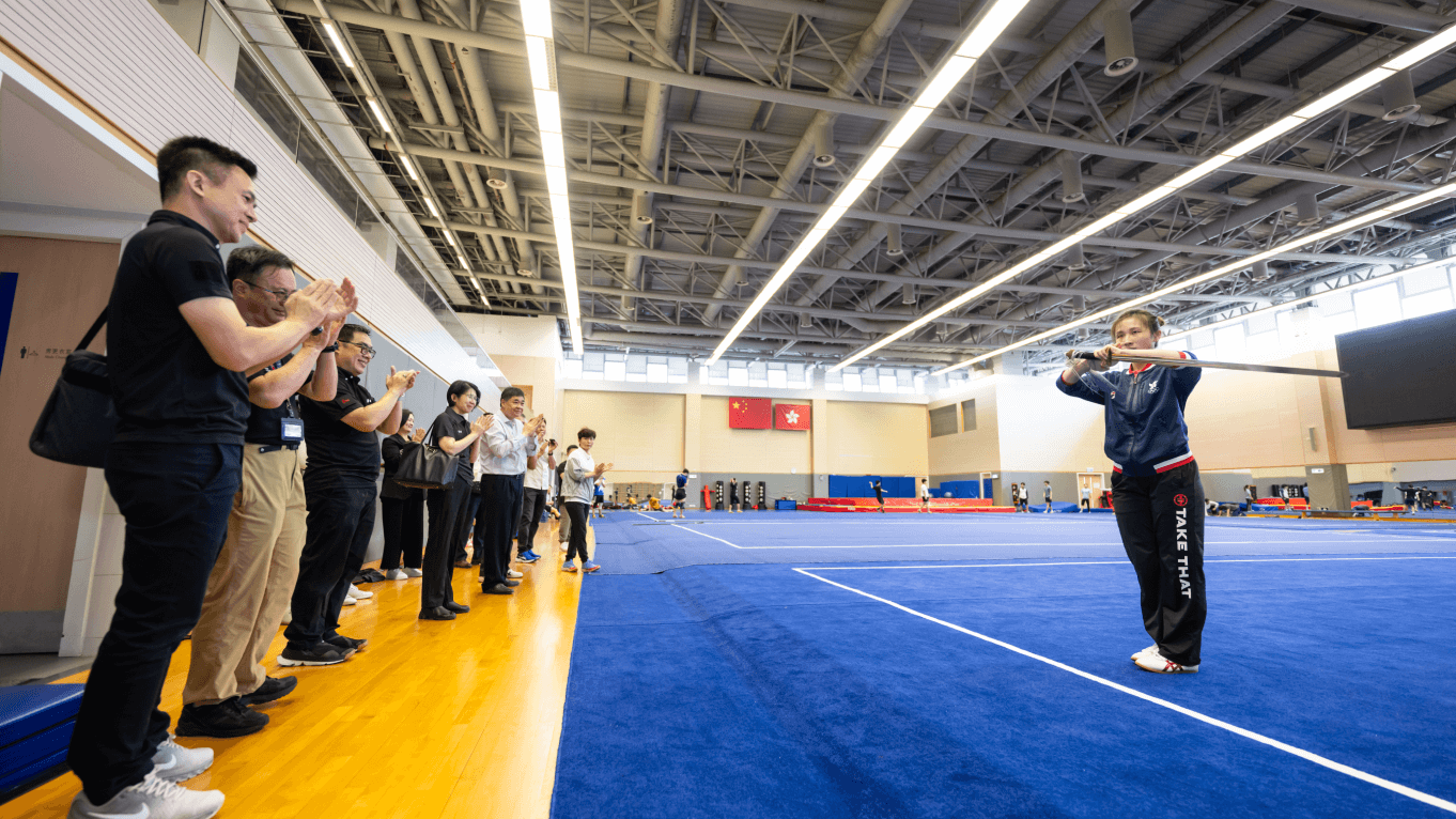 Government officials, Mainland and overseas visitors tour the HKSI.