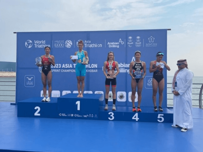 Bailee Brown (third left, triathlon) 