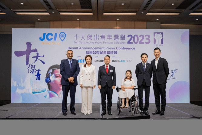 Ho Yuen-kei (third right, boccia)