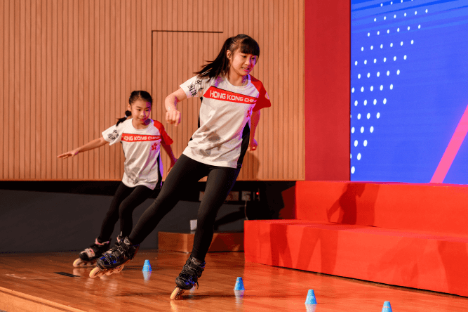 Awardees Li Yuet-yi (left) and Chan Yin-lam Sevina (right) from roller sports showcase their skills in classic slalom. 