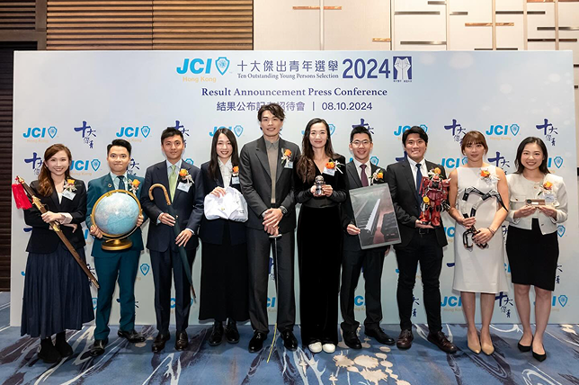 Mok Uen-ying (1<sup>st</sup> from left, wushu), Cheung Siu-lun (5<sup>th</sup> from left, fencing) and Zhang Ling (5<sup>th</sup> from right, tennis)