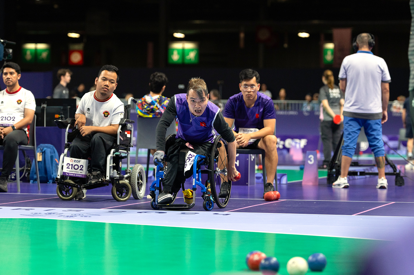 John Loung (middle, boccia)