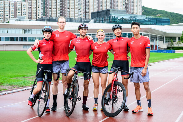 杭州第19届亚运会・为三项铁人运动员打气