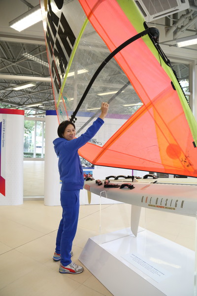 <p>Former windsurfer Ms Lee Lai-shan BBS, autographed on her windsurfing sailboard from her 1996 Olympic medal winning campaign.</p>
