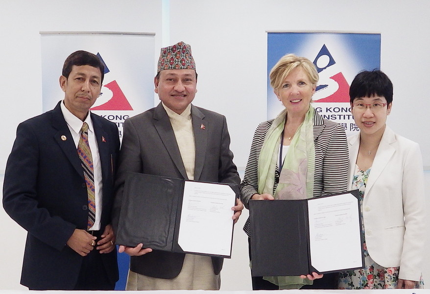 <p>（左起）尼泊爾運動科學學院執行總監Prakash Pradhan博士、身兼尼泊爾國家體育局委員秘書長及尼泊爾運動科學學院副主席的Keshab Kumar Bista先生、體院院長李翠莎博士BBS及民政事務局首席助理秘書長（康樂及體育）賴俊儀女士在合作備忘錄簽署儀式上合照留念。</p>
