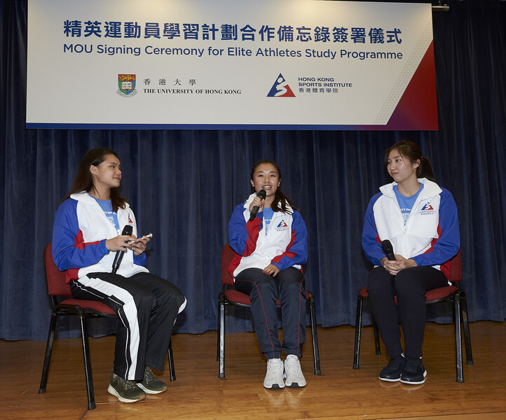<p>(From right) Elite athletes as well as the University of Hong Kong students from the Bachelor of Business Administration in Accounting and Finance, Rainbow Ip (Swimming) and the Bachelor of Social Sciences in Psychology, Chu Ka-mong (Fencing), share their experience on how to maintain a balance between the study and sports training.</p>

