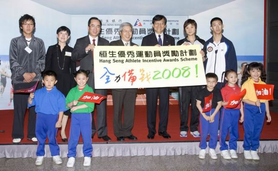<p>Dr Eric Li (middle), Chairman of the Hong Kong Sports Institute; Mr Raymond Or (third to left), Vice-Chairman and Chief Executive of Hang Seng Bank; Mr Pang Chung (third to right), Hon. Secretary General of the Sports Federation &amp; Olympic Committee of Hong Kong, China; and Mrs Jenny Fung (second to left), Chairman of the Hong Kong Paralympic Committee &amp; Sports Association for the Physically Disabled officiate at the &quot;Hang Seng Athlete Incentive Awards Scheme&quot; Ceremony. Cyclist Cheung King-wai (left), badminton player Wang Chen (second to right) and disabled sprinter So Wa-wai (right) represent athletes who are striving for qualifications of the 2008 Olympics and Paralympics to receive cheering from five energetic kids of the Heung Hoi Ching Kok Lin Association Buddhist Wong Cho Sum School.</p>
