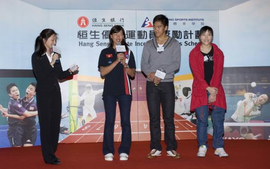 <p>(From right) Wheelchair fencer Yu Chui-yee, rower Law Hiu-fung and windsurfer Chan Wai-kei share their aspirations for the 2008 Olympic and Paralympic Games. All of them have pledged to strive for glory for Hong Kong.</p>
