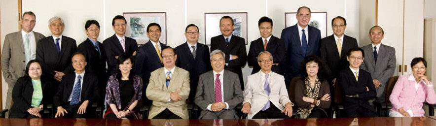 <p>New Board of Directors of the HKSI: (Front, from right) Ms Lisa Yip Sau-wah, Mr Thomas Wu, Ms Vivien Lau Chiang-chu, Mr Tang Kwai-nang (Vice-Chairman), Dr Eric Li Ka-cheung (Chairman), Dr Tommy Tam Hok-lam (Vice-Chairman), Ms Winnie Ng, Mr Matthias Li Sing-chung and Miss Janet Wong Chin-kiu (Alternate Director). (Back, from right) Mr Johnny Woo Wai-man, Dr Hon Lam Tai-fai, Dr Julian Chang Wai, Dr Kenneth Chu Ting-kin, Mr Karl Kwok Chi-leung, Mr Martin Liao Cheung-kong, Mr Carlson Tong, Dr James Lam, Mr Vincent Liu Ming-kwong, Professor Frank Fu Hoo-kin and Mr Jonathan McKinley.</p>
