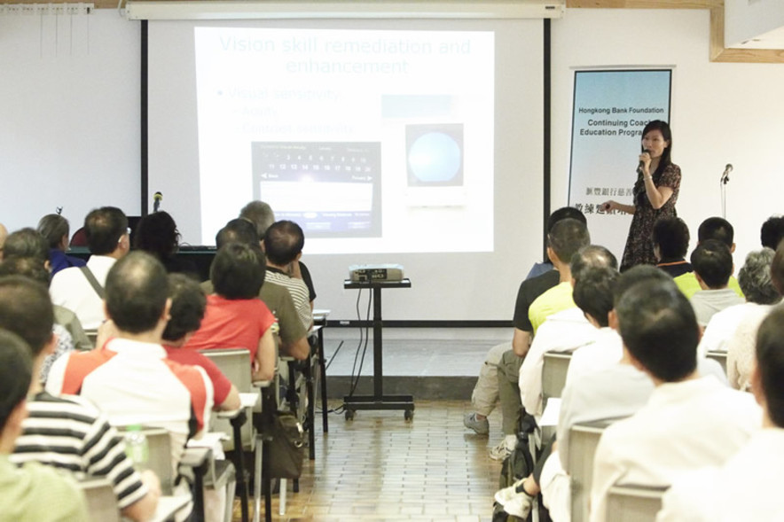<p>香港理工大学眼科视光学院高级眼科视光师黄样治讲解如何透过适当的视觉训练提升运动视觉功能，从而改善运动表现。</p>
