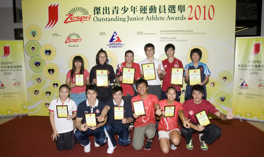 <p>Winners of the ZESPRI<sup>&reg;</sup> Outstanding Junior Athlete Awards for the 2<sup>nd</sup> quarter of 2010 included (commencing 2<sup>nd</sup> from left at back row) Lam Hin-wai (fencing), Lee Chun-hei and Ng Ka-long (badminton), Daryl Hung and Ng Ka-yee (table tennis). In addition, Chu Ka-hei (1<sup>st</sup> from left at back row) and (1<sup>st</sup> from left at front row) Cheng Nga-ching (squash), (commencing 2<sup>nd</sup> from left at front row) Ng Kiu-chung and Shek Wai-hung (gymnastics), Perry Wong and Choi Yan-yin (triathlon) as well as Ng Ka-fung (athletics) were also awarded Certificates of Merit.</p>
