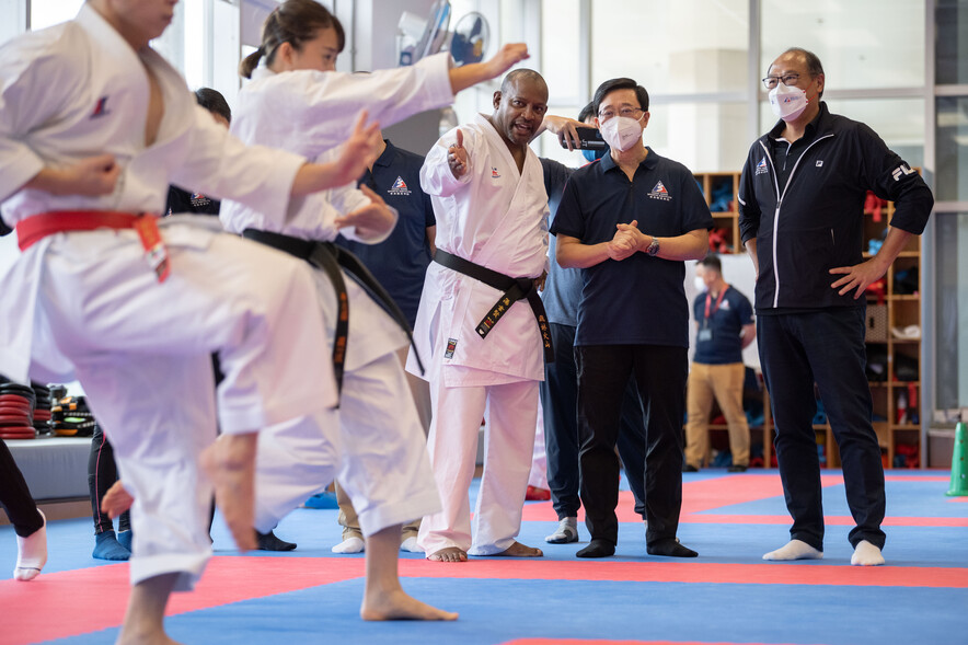 <p>Mr John Lee Ka-chiu GBM SBS PDSM PMSM, the Chief Executive of the Hong Kong Special Administrative Region, exchanged with karatedo athletes at the HKSI to learn more about athletes&rsquo; training.&nbsp;</p>
