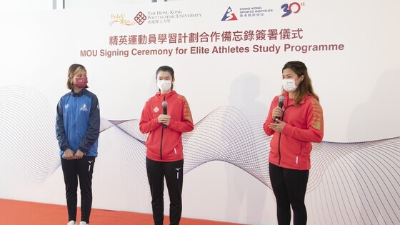 Fencer Kwan Yee-man (left), squash athlete&nbsp;Tam Cho-nga