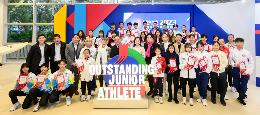 <p>Celebration of the guests with the Outstanding Junior Athlete Awards recipients.</p>
