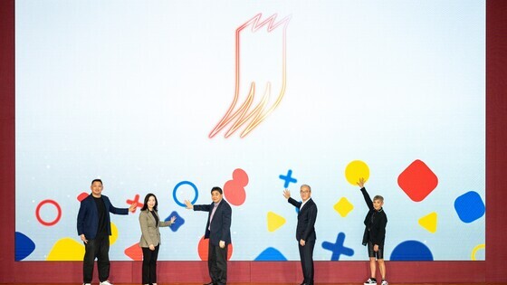Mrs Amy Xiao He Yuanfeng MH, Executive Vice Chairlady of the Shine Tak