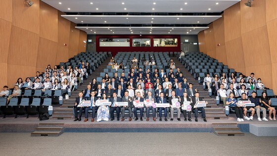 The guests took group photos to commemorate the commencement of the