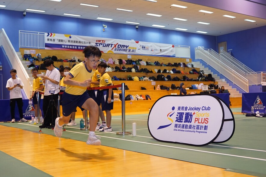 <p>The HKSI&rsquo;s talent identification team guides students through a series of challenges to test their fitness levels.</p>
