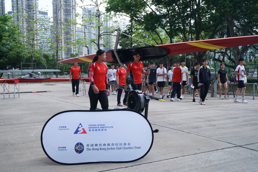 <p>Local students at the HKSI SportX Day get a rare opportunity to see rowing boats used at training and competition, as well as a demonstration by the elite athletes on the process of moving them to the pontoon.</p>

